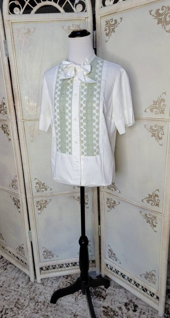 50s Short Sleeved White Blouse with Embroidered B… - image 4