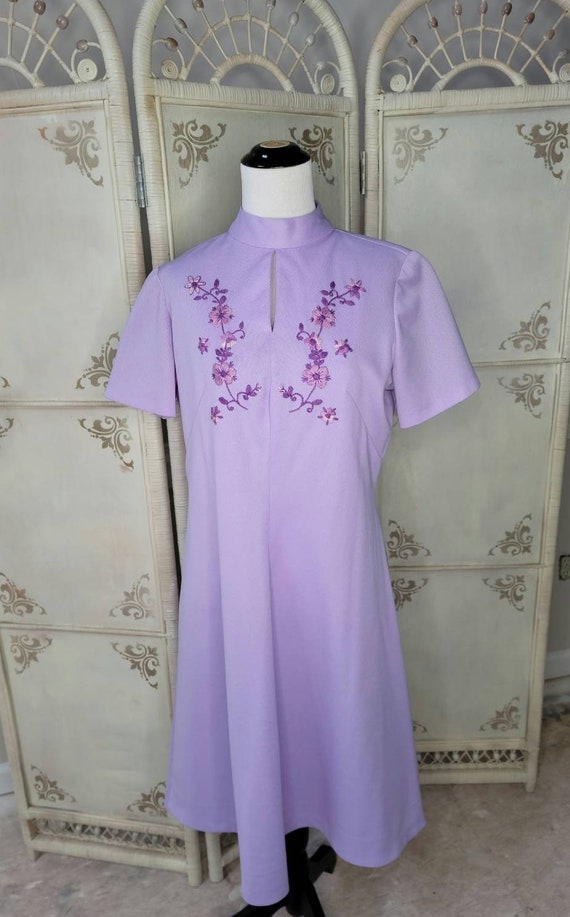 60s Embroidered Lavender Dress M/L - image 8