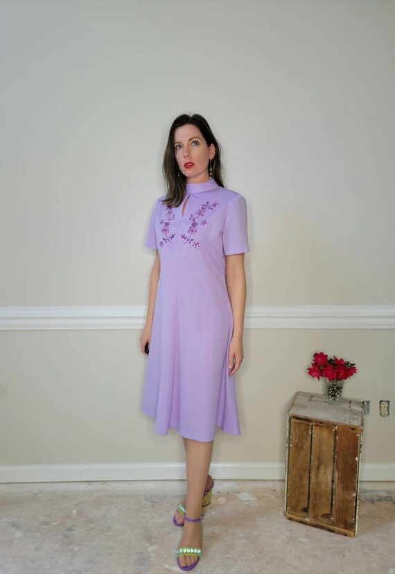 60s Embroidered Lavender Dress M/L - image 4