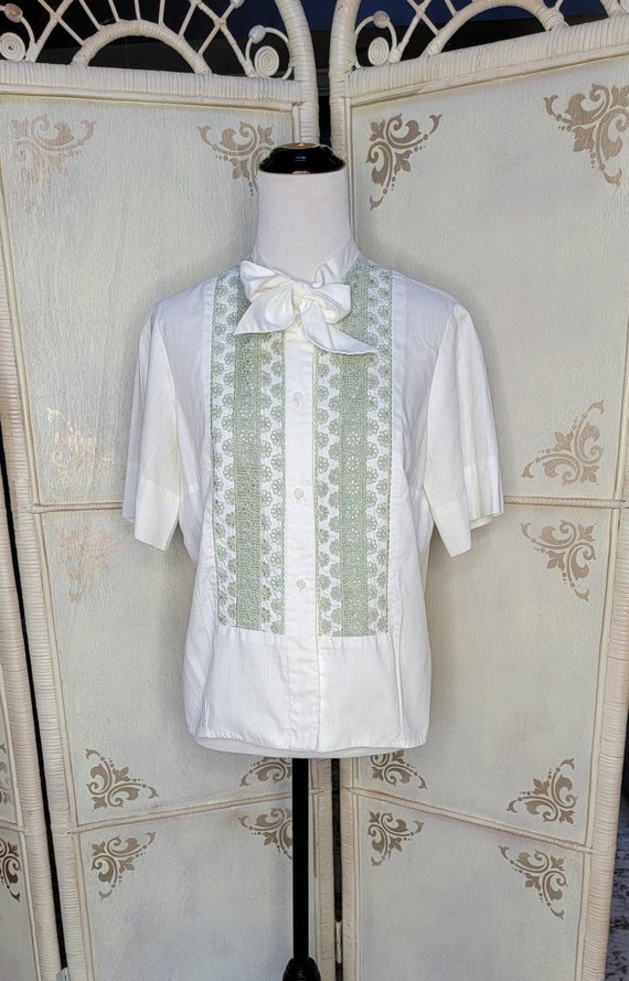 50s Short Sleeved White Blouse with Embroidered B… - image 2