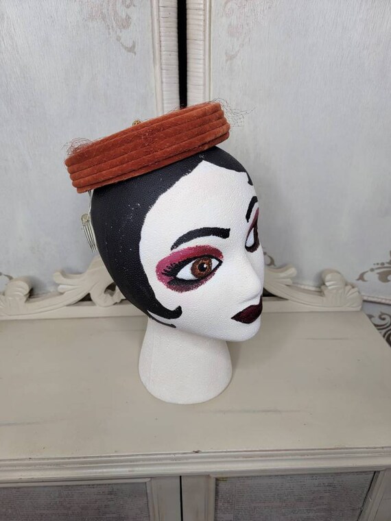 Mid Century Burnt Orange Velvet Pillbox Hat with Box … Gem