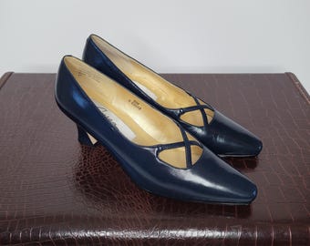 Vintage 1980s Navy Kidskin Leather Pumps - Caressa Point Toe Heels - Size 8M
