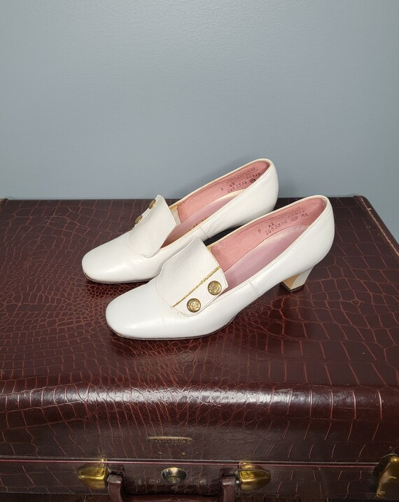 70s Tempos White Heeled Loafer with Gold Buttons … - image 5