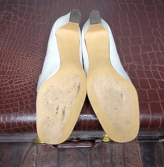 70s Tempos White Heeled Loafer with Gold Buttons … - image 10