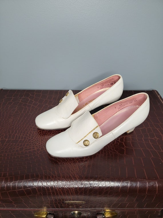 70s Tempos White Heeled Loafer with Gold Buttons … - image 6