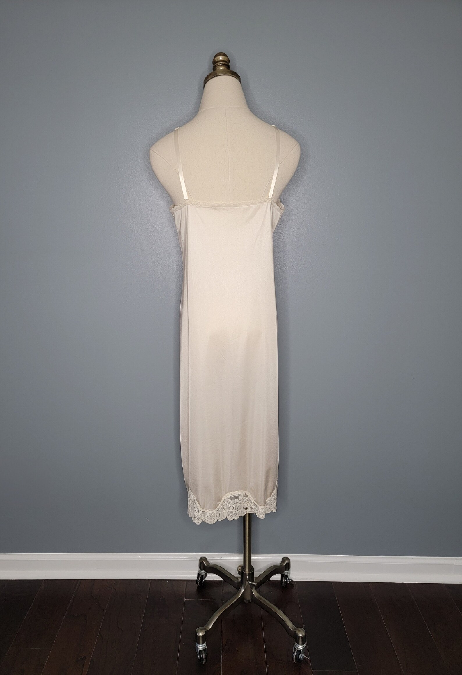 Demi-slip Nylon Vanity Fair Ivoire Antron Taille M (22 Long) USA