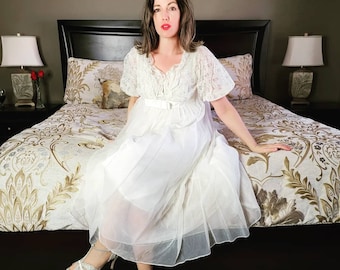 1960s White Lace Bridal Robe and Nightgown  Balloon Sleeve Robe
