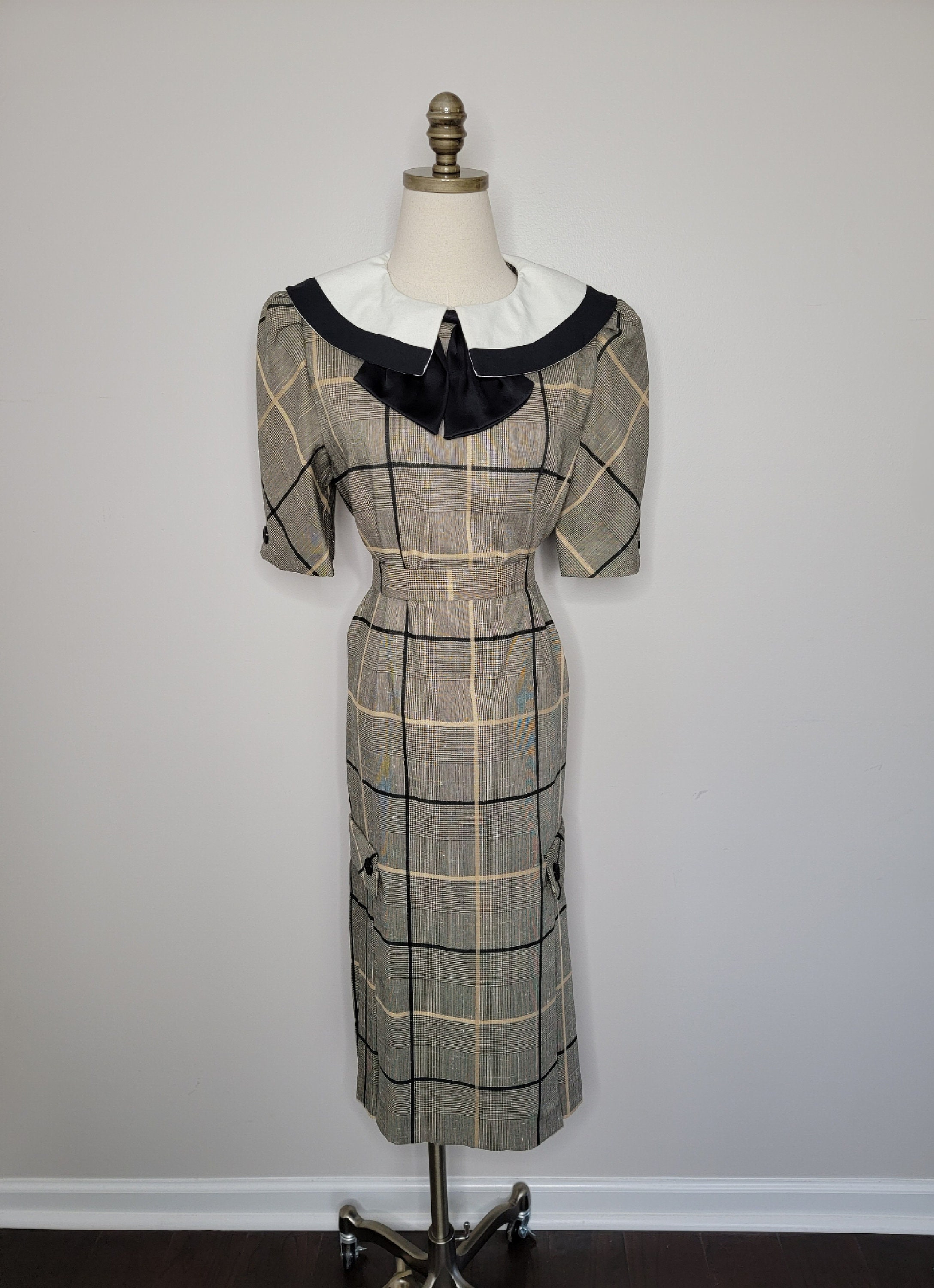 1960s ACT I New York Brown Plaid Dress with Large White Collar
