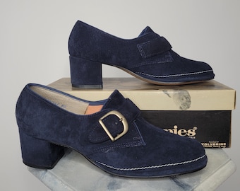 1960er/1970er Navy Heeled Loafers Größe 8.5 NARROW Hushpuppies mit Originalkarton Honey Navy