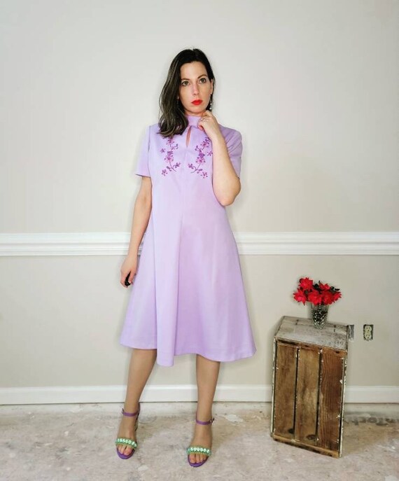 60s Embroidered Lavender Dress M/L - image 2