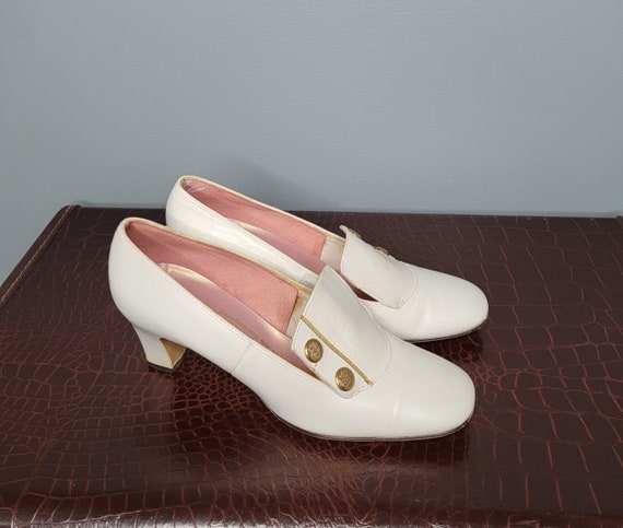 70s Tempos White Heeled Loafer with Gold Buttons … - image 3