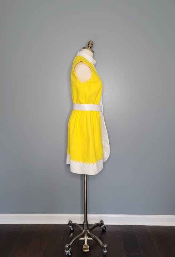 YELLOW MOD DAISY TIE STRAP SMOCKED ROMPER main image 0