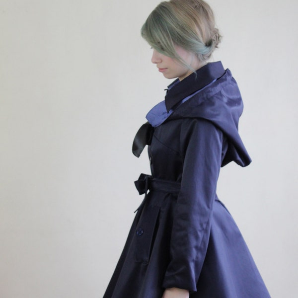 manteau de pluie, trench, raincoat, hooded,  bleu marine, à grande capuche, ronde, amovible, style rétro, coupe patineuse, made in France