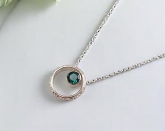 Minimalist Emerald Necklace – Delicate Green Gemstone Pendant – Dainty Everyday Jewelry – Gift for Her – May Birthstone – Stackable Necklace