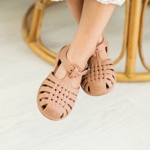 brown jelly sandals
