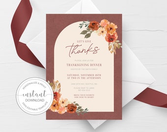 Könnte beinhalten: Eine rechteckige Einladungskarte für ein Thanksgiving-Dinner mit dunkelmaronfarbenem Hintergrund und einem cremefarbenen Bogen in der Mitte. Das Design enthält florale Aquarellakzente in Orange-, Rot- und Brauntönen mit dem Text Let's Give Thanks.