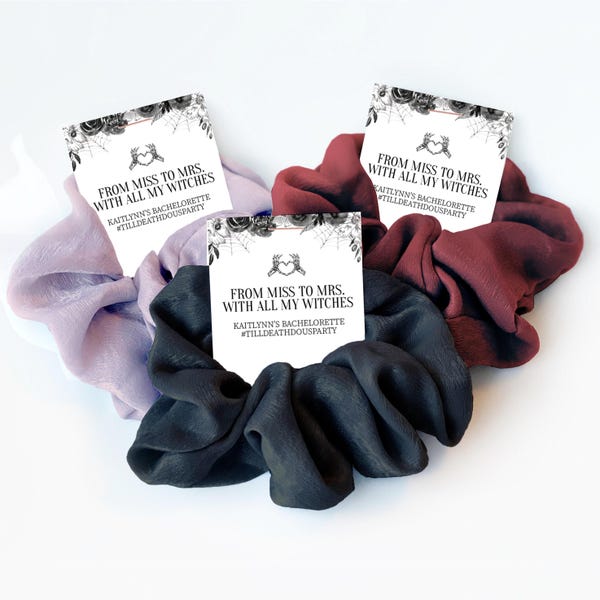 Lembrancinhas de Halloween para despedida de solteira, scrunchies de cabelo, "De Senhorita a Senhora com todas as minhas bruxas", "Até que a morte nos separe", presentes góticos para madrinhas, DA100