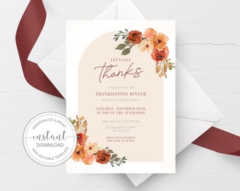 Könnte beinhalten: Eine rechteckige Einladungskarte für ein Thanksgiving-Dinner mit einem beigen Bogendesign, floralen Aquarellakzenten in Rost-, Orange- und Brauntönen sowie dem Text Let's Give Thanks, Please Join Us For Thanksgiving Dinner.
