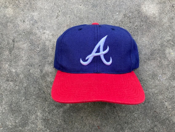 Vintage Atlanta braves plain logo snapback hat, Men's Fashion, Watches &  Accessories, Caps & Hats on Carousell