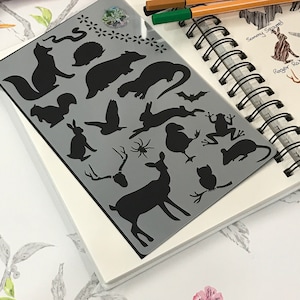 Pochoir pour journal animalier, animaux brisitsh, renard, blaireau, cerf, souris, chouette effraie des cloches, lièvre, hérisson, grenouille, macareux