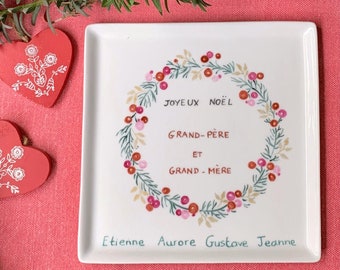 Personalized Christmas gift for a nanny or grandmother: Christmas wreath pocket with red and pink fir and berries