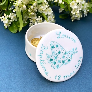 Boîte à dragées de baptême ou petite boîte à bijoux pour médaille de baptême ou de communion