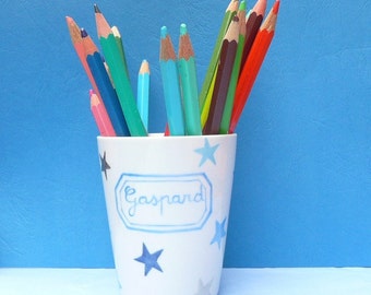 Pot à crayons personnalisé étoiles bleues et grises pour enfant