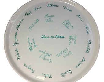 Wedding anniversary gift: hand-painted porcelain pie dish with all the first names of a family