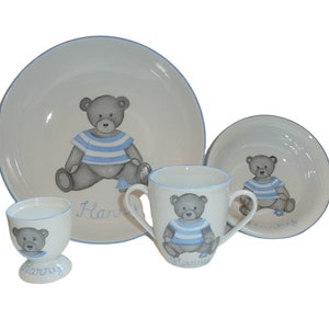 Ensemble de vaisselle personnalisée pour enfant Ourson Bleu en porcelaine peint main pour naissance ou baptême 4 articles image 2