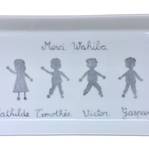 plat à cake personnalisé Silhouettes d'enfants dune famille en porcelaine peint à la main, cadeau pour grand-père ou grand-mère image 5