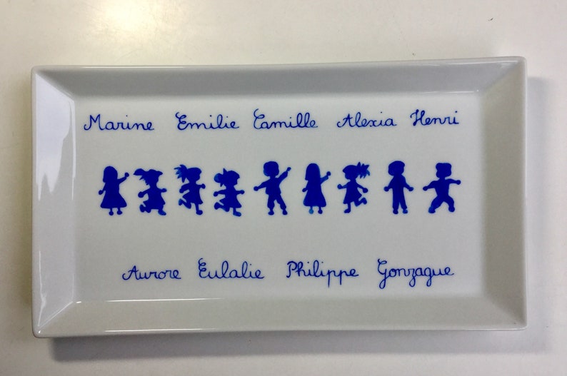 plat à cake personnalisé Silhouettes d'enfants dune famille en porcelaine peint à la main, cadeau pour grand-père ou grand-mère image 4