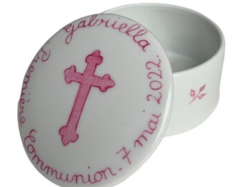 Boîte à bijoux personnalisée , pour médaille de baptême d'un enfant, en porcelaine peint main