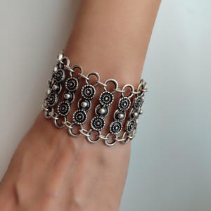 Pulsera turca antigua, joyería chapada en plata, joyería otomana, pulsera redonda grande de plata.