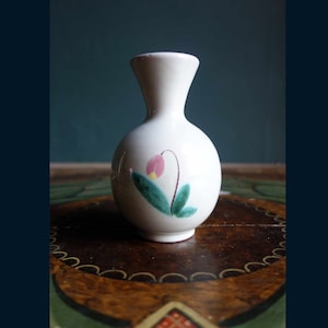 1940s Anna Lisa Thomson vase ängsblom flower meadow Art Nouveau Swedish Art Pottery mid-century modern interior vintage