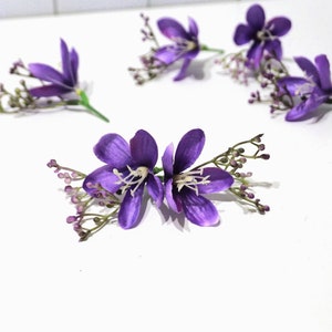 12 tallos de flores artificiales púrpuras, flor de cupcake, flores de pastel de boda, topper de pastel / cupcake, flor de boutonniere de ciruela, decoración de mesa de boda