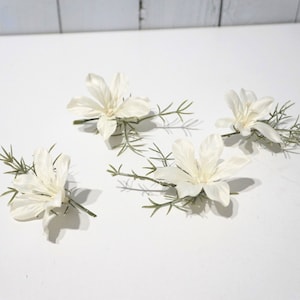 12 tiges de fleurs artificielles blanches, tige de fleur blanche pour petit gâteau, fleurs pour gâteau de mariage, décoration blanche pour gâteau/cupcake, décoration de table de mariage