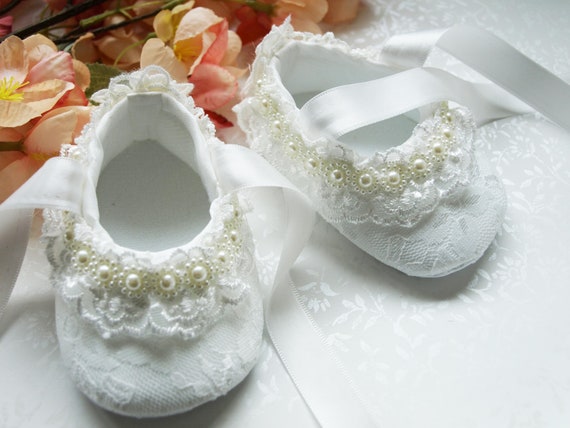 BABY GIRLS BOYS PLAIN SATIN BIB LACE EDGE CHRISTENING WEDDING WHITE IVORY CREAM