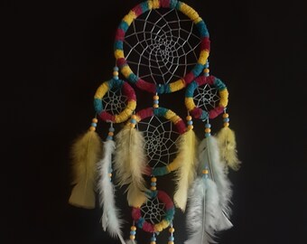 Atrapasueños, materiales hechos a mano, únicos, coloridos y con brillo de neón.