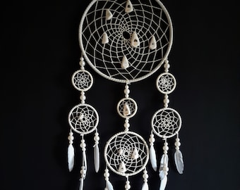 Gran Atrapastos de Sueño, cuero blanco, blanco natural, conchas marinas