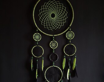 Gran Atrapasueños, hecho a mano, único, cuero negro y verde