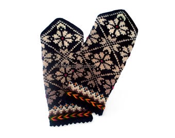 Handstickade lettiska ullvantar: Beige bruna svarta skandinaviska vintervantar
