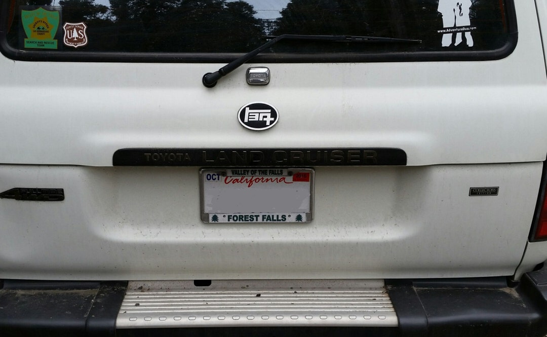 Genuine Toyota LandCruiser 100 Series UZJ Back Tail Door Name Badge V8 Plate Genuine Toyota LandCruiser 100 Series UZJ Back Tail Door Name Badge V8 Plate
