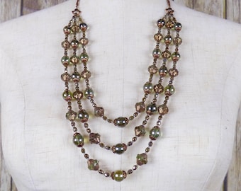 Kupfer-Finish Perlen Halskette, Layered Halskette, Grüne Statement Halskette, Grüne Glasperlen Halskette, Designer Schmuck, Tschechischer Glasschmuck