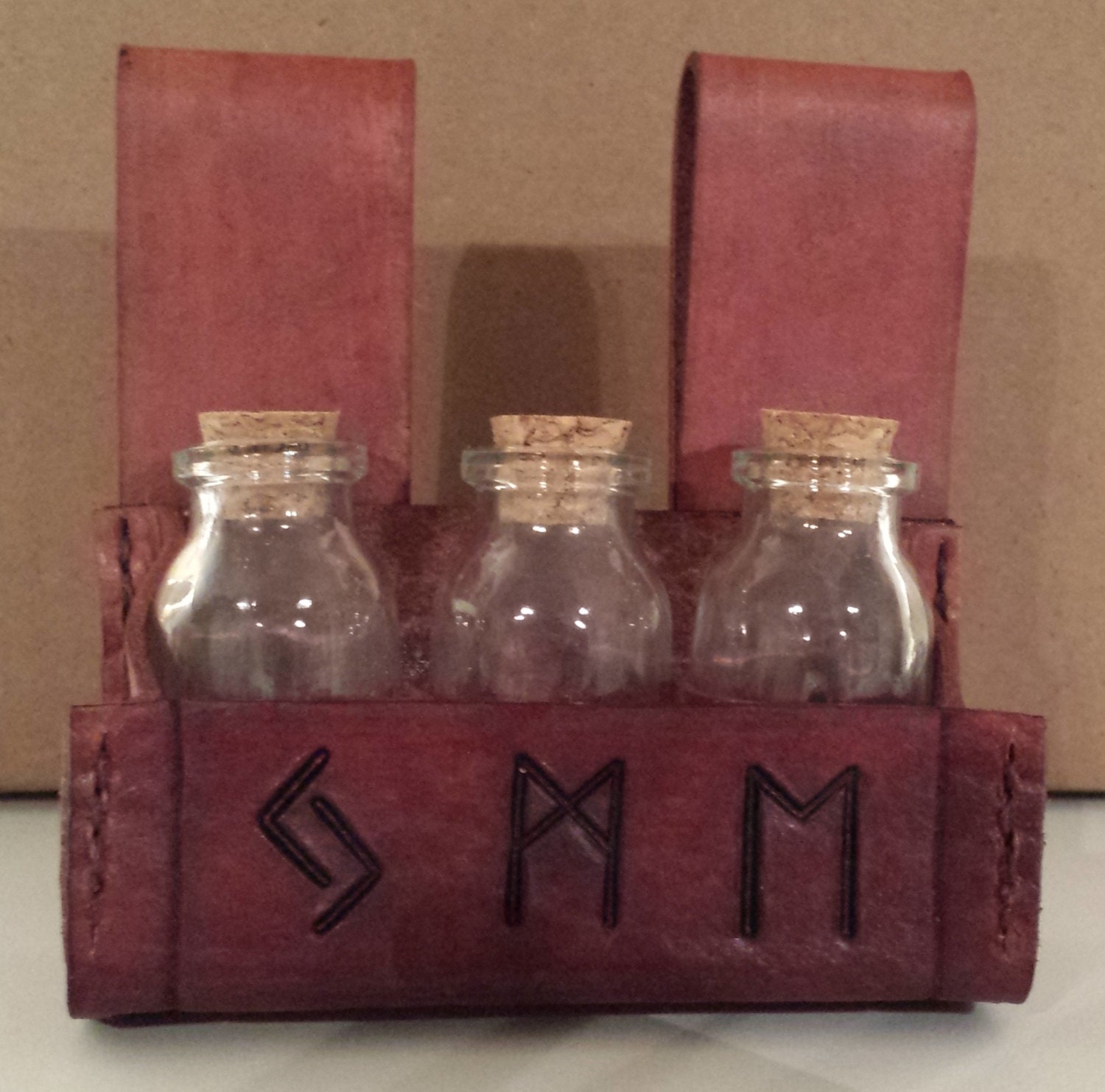 Potion bottle holster Witcher potions vial 3 small corked jars in leather holster brown or black Accessoires Riemen & bretels Riemen hanging bottles from your belt 