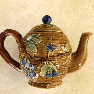 Large Vintage Stoneware Teapot Wicker Basket-Weave w/ Blueberries Branch Handle Heavy Ceramic Teapot Quart-Size Cottage Chic B & B Breakfast image 1