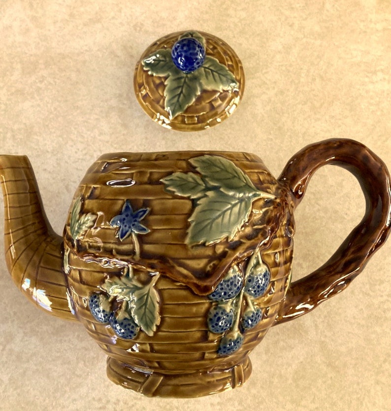 Large Vintage Stoneware Teapot Wicker Basket-Weave w/ Blueberries Branch Handle Heavy Ceramic Teapot Quart-Size Cottage Chic B & B Breakfast image 2