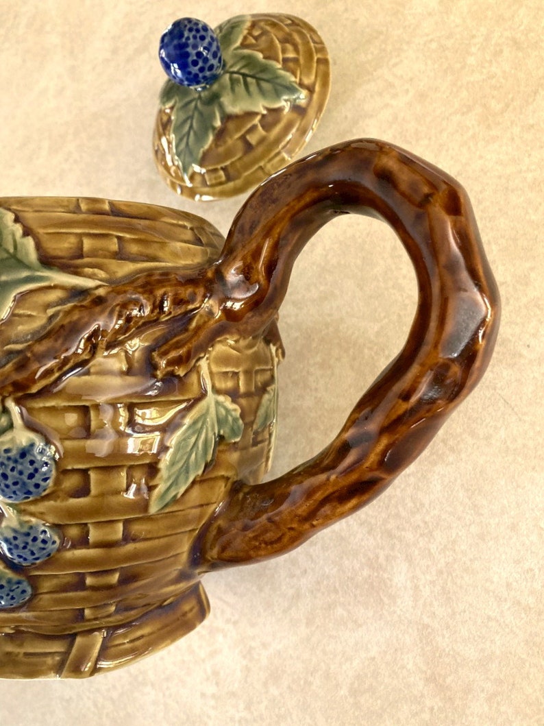 Large Vintage Stoneware Teapot Wicker Basket-Weave w/ Blueberries Branch Handle Heavy Ceramic Teapot Quart-Size Cottage Chic B & B Breakfast image 5
