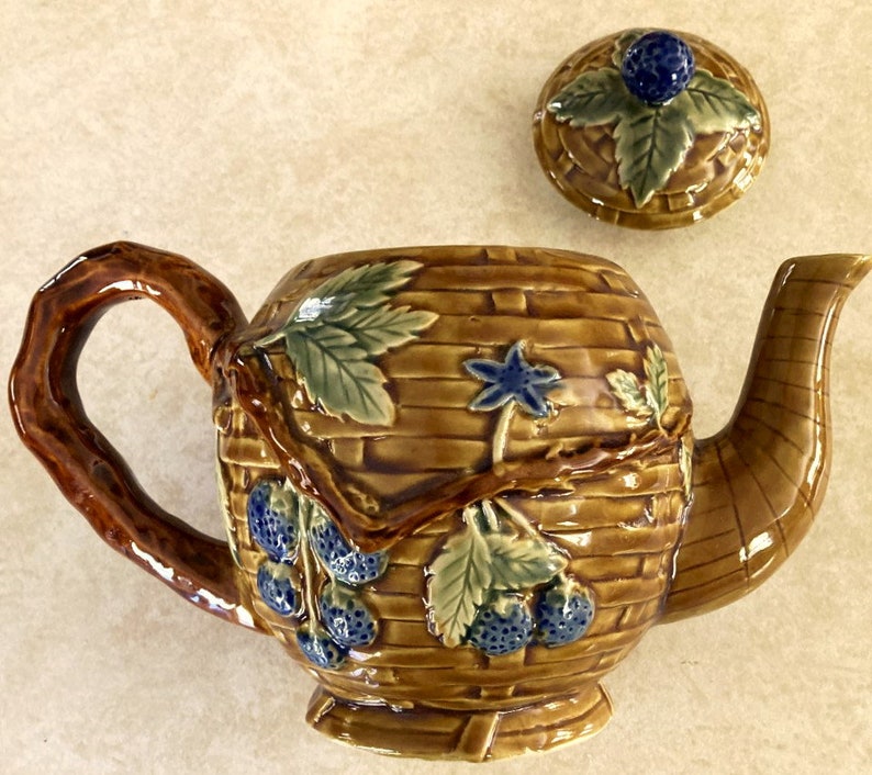 Large Vintage Stoneware Teapot Wicker Basket-Weave w/ Blueberries Branch Handle Heavy Ceramic Teapot Quart-Size Cottage Chic B & B Breakfast image 3