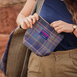 Piccola trousse da bagno in tartan e tweed di felce con tessuti Liberty. Regalo realizzato in Scozia