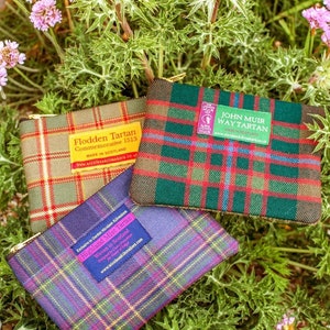 Monedero de segunda mano de tartán y tweed con tejidos Liberty. Regalo fabricado en Escocia